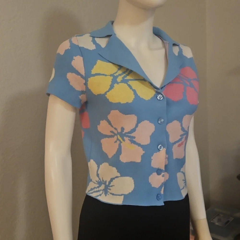 FOREVER 21 Baby Blue Tropical Floral Button Down Cardigan Sweater